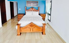 Exclusive 3 Bdr, Gym & Pool, Seaview, Luxury Tower